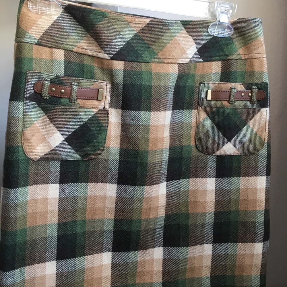 Plaid, fully lined Ann Taylor wool skirt w/pockets